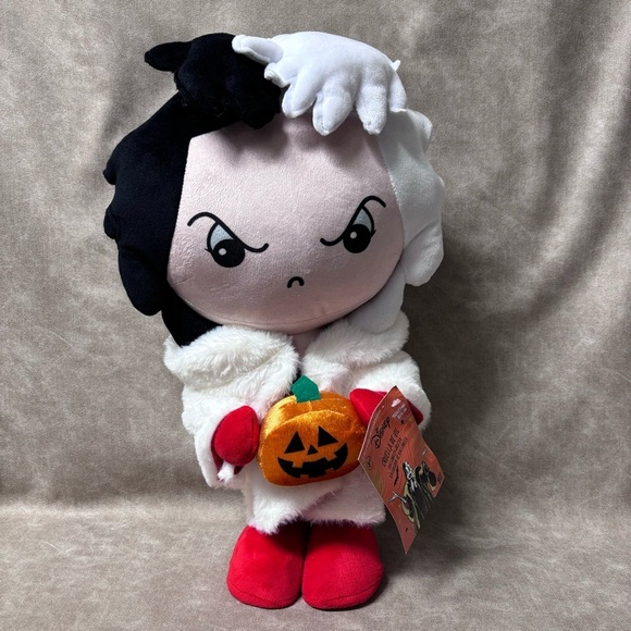 Disney Halloween 18 in Villains Cruella De Vil with Jack O Lantern Porch Greeter - Picture 4 of 6